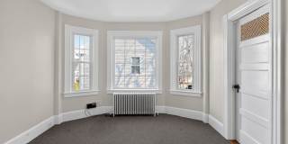 Charming 2BR apartment in Newport Gallery 12