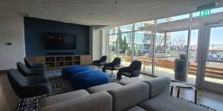 Modern Corner Unit 1BR Condo in Midtown with Skyline Views Gallery 21