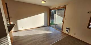 3 Bed/2 Bath Single Level Home near Parks and Schools - Daggett Lane Gallery 6