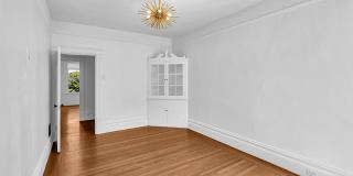 Castro/Eureka Valley: Top Floor Flat w/ in-unit W/D & Shared Yard Gallery 5