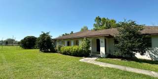 Huge 5 Bedroom, 3 Bathroom House - Just South of Archer Road! Gallery 1
