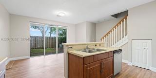 1049 NE 42nd Pl Gallery 2