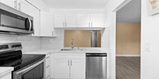 3047 N Oakland Forest Dr Gallery 3
