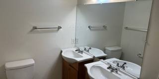 Spacious 3 Bedroom + Den Near Phoenix Country Club Gallery 11