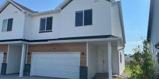 3 Bed 3 Bath Townhome Gallery 1