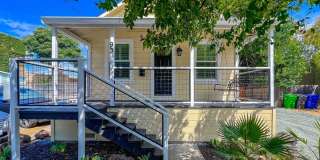 Charming Downtown Napa Cottage with Large Fenced Yard & Ample Parking Gallery 1