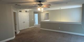 Spacious 5-Bedroom Riverview Home Gallery 44