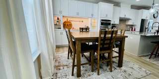 Beautiful 4BR Townhouse in Ballantyne Gallery 16