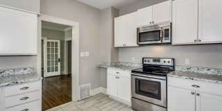 College Hill Bungalow with 1 Car Garage! Gallery 8