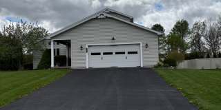 Large 4BR/2.5 BA Home w/ large yard & Central AC Gallery 1