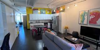 WOWZER Beautiful 1 bedroom Condo Gallery 1