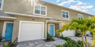 900 PADDLEBOARD CT TOWNHOUSE IN HEART OF MELBOURNE Gallery 3