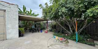 Large centrally located unit with shared yard Large centrally located unit with shared yard Gallery 24