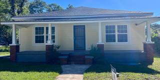 3 bedroom home on corner lot in Liberty City Gallery 1