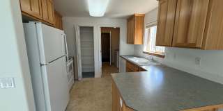 2 Bed/2 Bath Apartment Located Near OSU/COCC Campus - Attached Garage Gallery 8