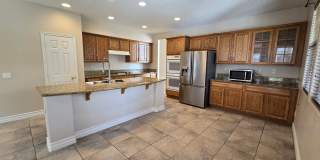 An Amazing NW Home! Over 3300 sq ft w/ pool & spa! Must see! Gallery 12