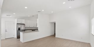 6825 N 81st Lane Gallery 1