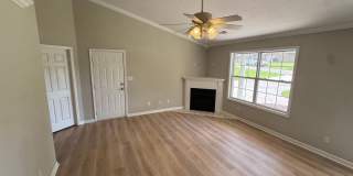 Single-Level Living in an Unbeatable Location Gallery 6