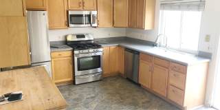 Amazing 2 bedroom townhome in the Woodbridge Community! Gallery 5