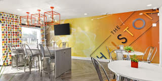 The Halston Gallery 18