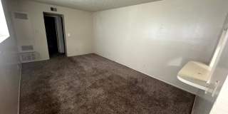 Studio with extra large closet and Bath, 600 sqft with walk in closet, washer/dryer in complex Gallery 14
