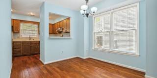Woodcroft End of Unit Townhouse with Large Bedrooms Gallery 8