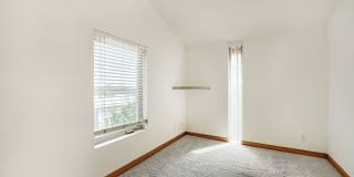 Beautiful 2 Bed Townhome Conveniently Located In Seattle! Gallery 13