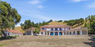 Luxury Foothills Estate | 4 Bed + Loft | 4.5 Bath | 6,200 Sq Ft | $7,600/month Gallery 1
