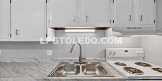 3348 Arlington Ave Gallery 8