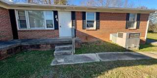 3 Bedroom Duplex near Murfreesboro City Center! *Large Carport* Gallery 1