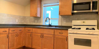 13 Peru St, Burlington, VT | Renovated 3 Bedroom House Near UVM & Downtown | June 2027 Gallery 1