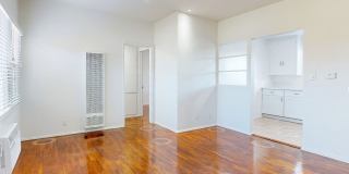 1951 Frank St. / 2519 Virginia Ave Gallery 9