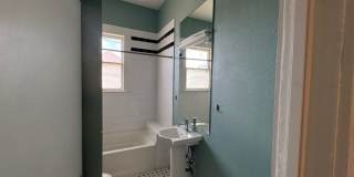 Fully Restored 2BR Classic Near Downtown Dignowity Hill Gallery 14