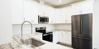 Pet-Friendly Fry's Spring Townhome Near 5th St Station Gallery 4