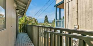 Fully Renovated 3BD Upper Duplex with Garage & Garden in West Seattle Gallery 22