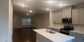 Room in 3 Bedroom Home at Memorial Pkwy Gallery 9