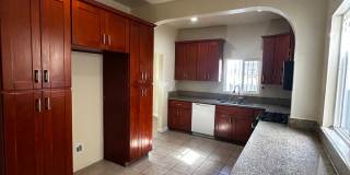 Welcome to 750 E 40th Pl Gallery 7