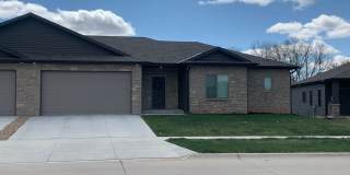 Beautiful spacious walkout ranch townhome in South Lincoln Gallery 1