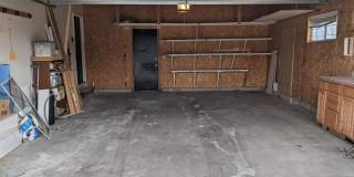 Peaceful cul‑de‑sac living! Beautiful 4 bedroom-2 bathroom home for rent! Gallery 17