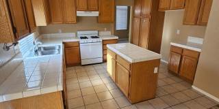 Spacious 6 bedroom , 3 bathroom home with downstairs bedroom and bath Gallery 13