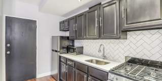 Oliver on LaSalle Gallery 13