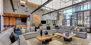 Maverick Gallery 180