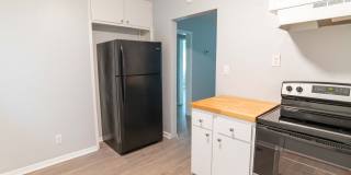 2 Bedroom / 1 Full Bath - Gallery 11