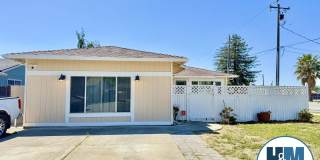 Comfortable 3 bedroom in convenient Hollister location Gallery 1