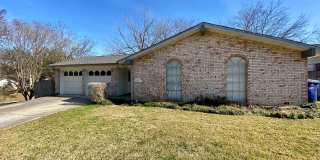 Hidden 4 Bed 2 Bath Gem in South Austin! Gallery 39