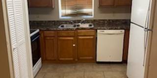 3 bedroom home with partial fenced yard Gallery 8