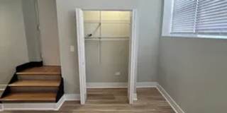 3929 North Southport Avenue Gallery 8