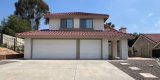 Beautiful 4 Bedroom Pool Home Gallery 1