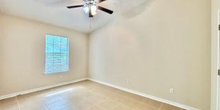 Cozy 2 bedroom Duplex Gallery 12