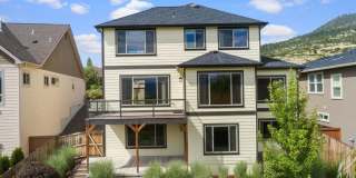 Luxury East Medford Home with 4 Bedrooms, 2 Bonus Rooms & Dual Living Areas Gallery 37